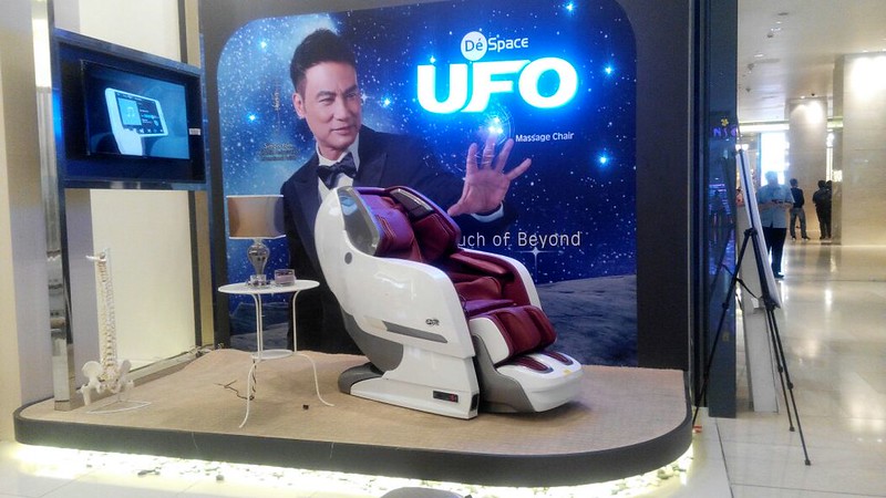 GINTELL DeSpace UFO Massage Chair Sample Pic